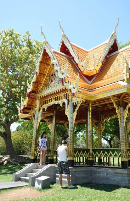 リスボンのインペリオ広場のふたり